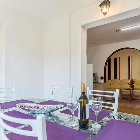 Nice Apartment In Pula With Kitchen Exteriör bild
