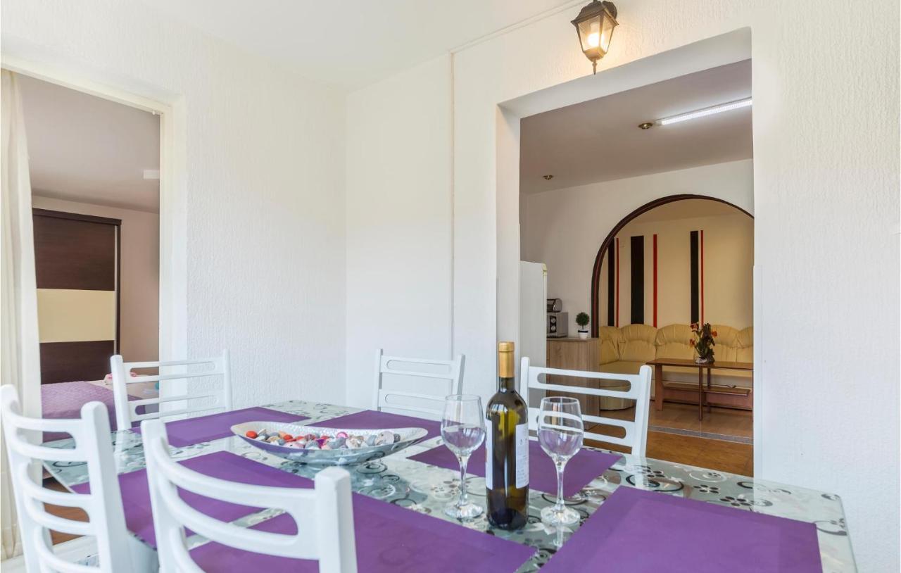 Nice Apartment In Pula With Kitchen Exteriör bild
