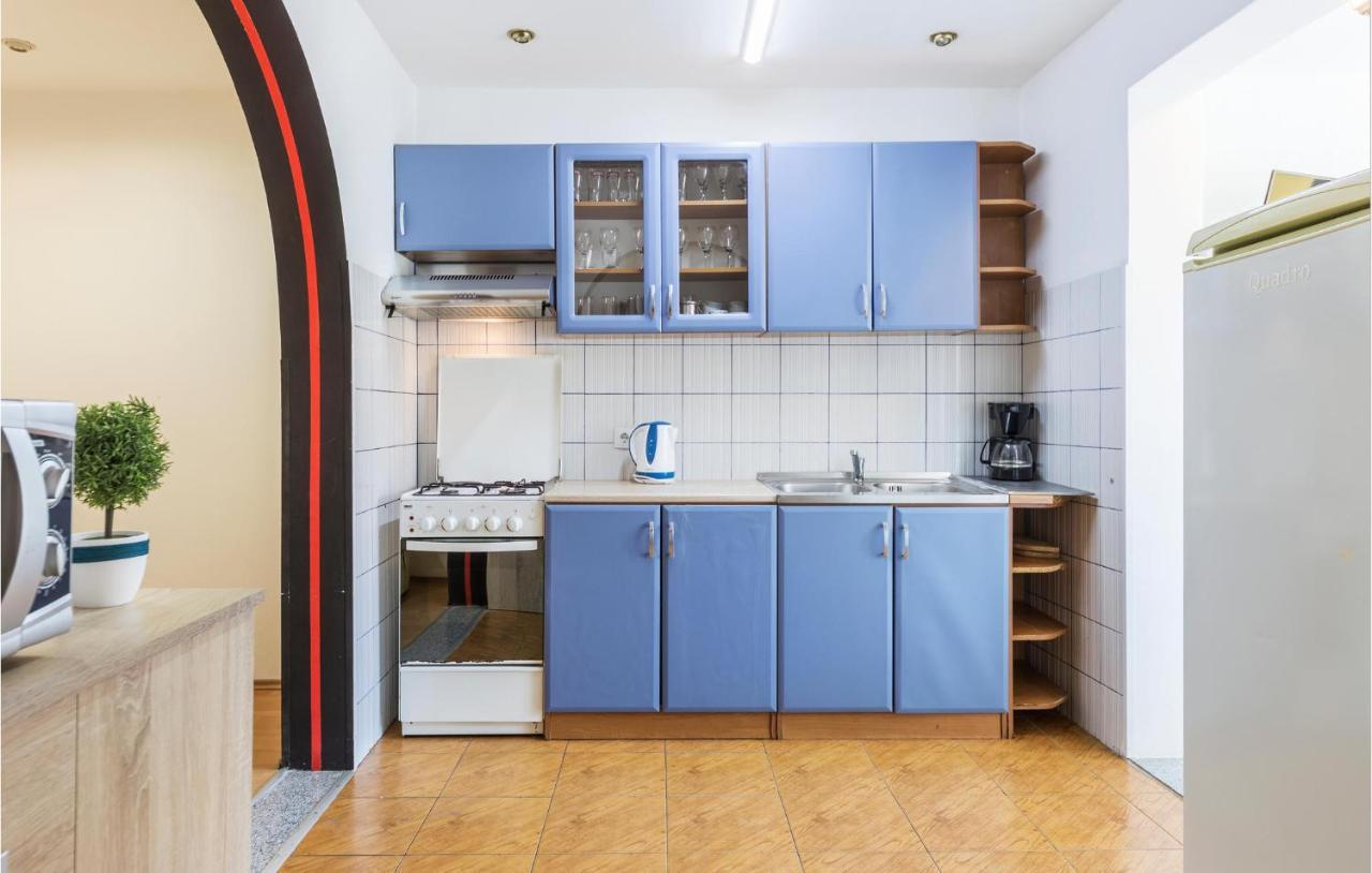 Nice Apartment In Pula With Kitchen Exteriör bild